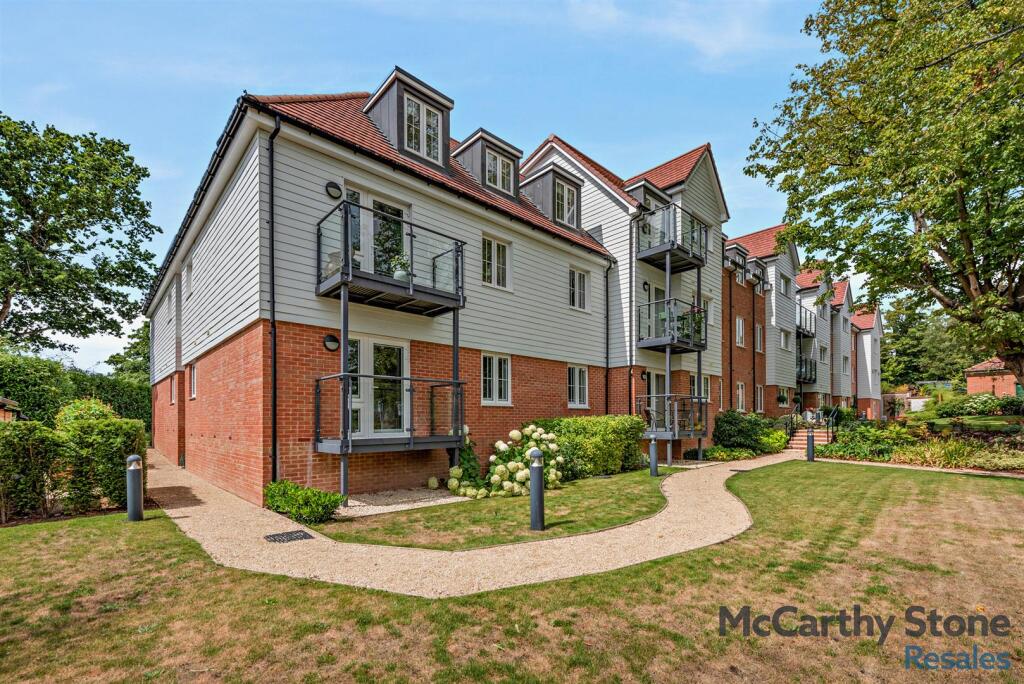 2-bed flat on Weavers House, Highgate Hill, Hawkhurst, £499,999