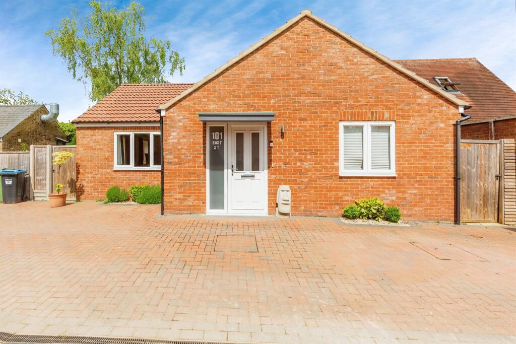 2-bed detached on East Street, Olney, £350,000