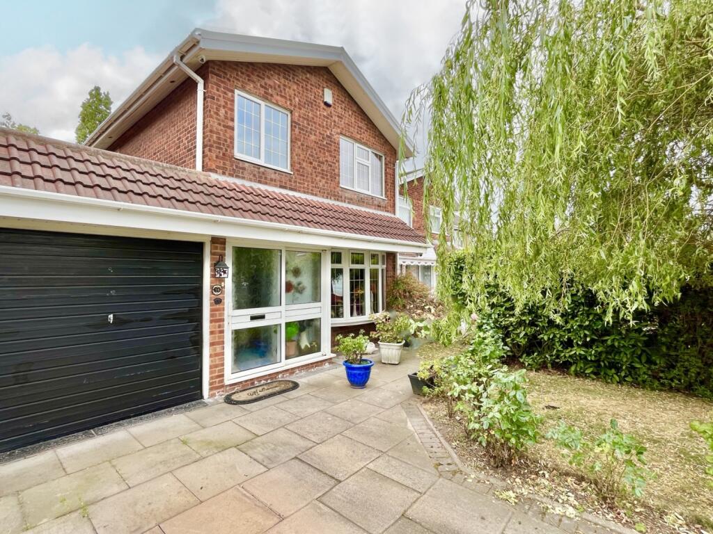 3-bed detached on Denmore Gardens, Wolverhampton, £275,000