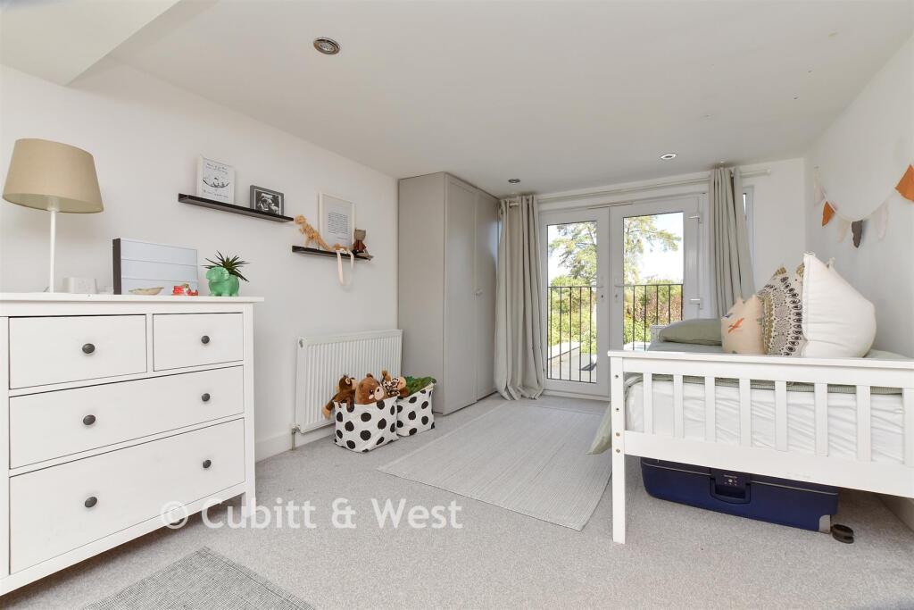 House in Mole Valley, Fetcham - View 5