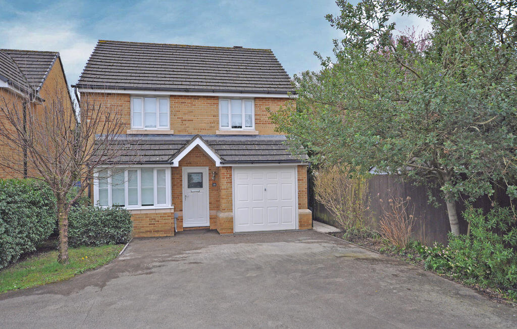 3-bed detached on Camellia Avenue, Rogerstone, £330,000