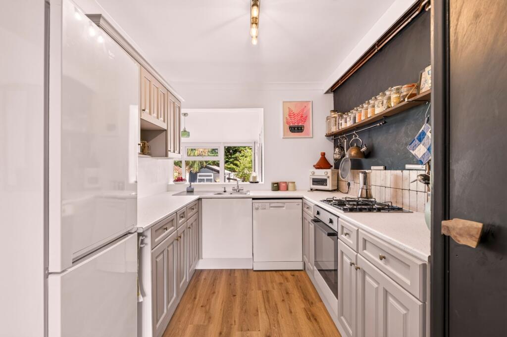 Meadow Road, Worthing, BN11 - More