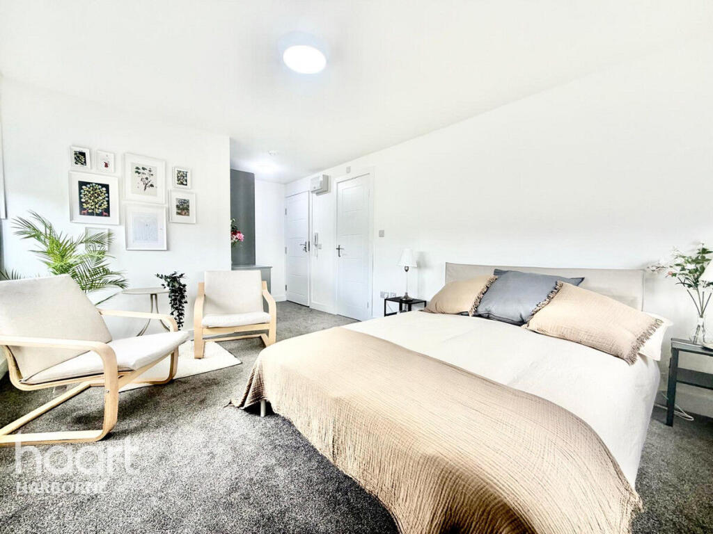 Main image of property: EN SUITE ROOMS, MOST BILLS INCLUDED, OLDBURY