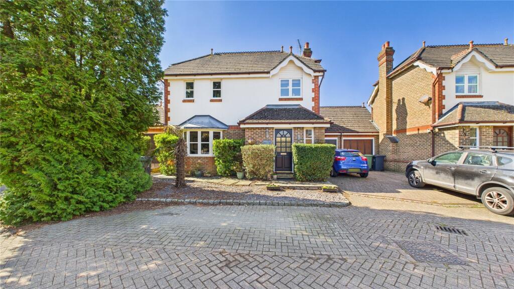 Main image of property: Mallards Way, Lightwater, Surrey, GU18