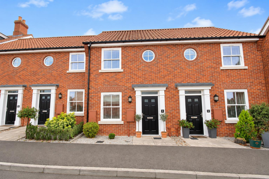 1-bed terraced on Pepperpot Drive, Trowse, £125,000