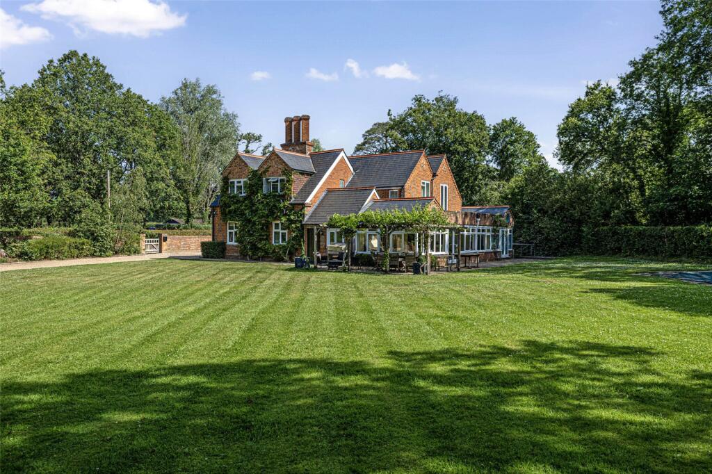 Main image of property: Baughurst Road, Baughurst, Tadley, Hampshire, RG26