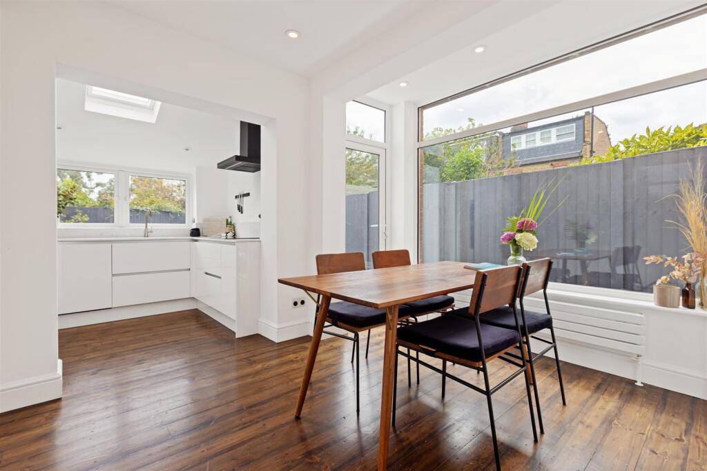 House in London - View 5