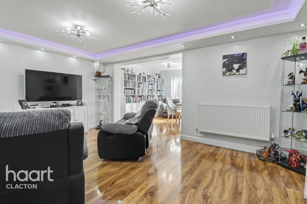 House in Clacton-on-Sea, Great Clacton - More
