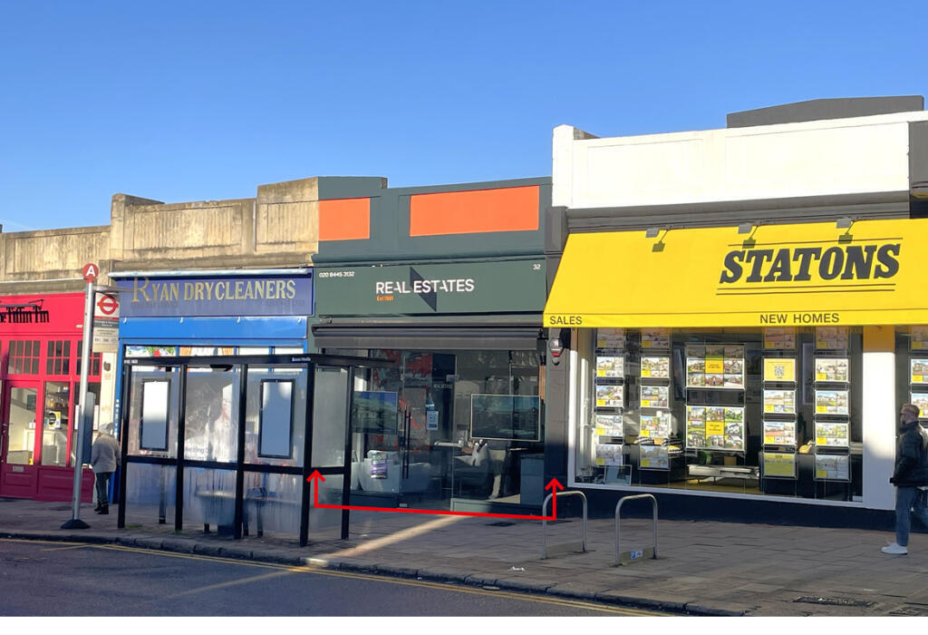 Main image of property: 32 Totteridge Lane, Totteridge, London N20 9QJ