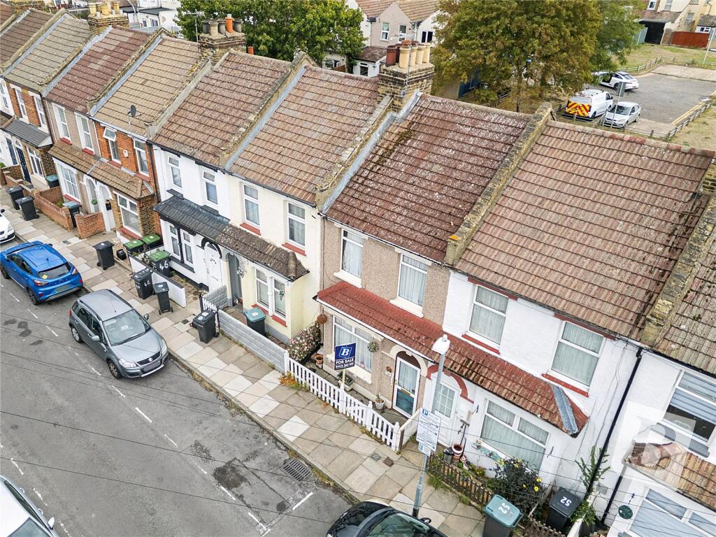 House in Dartford - More