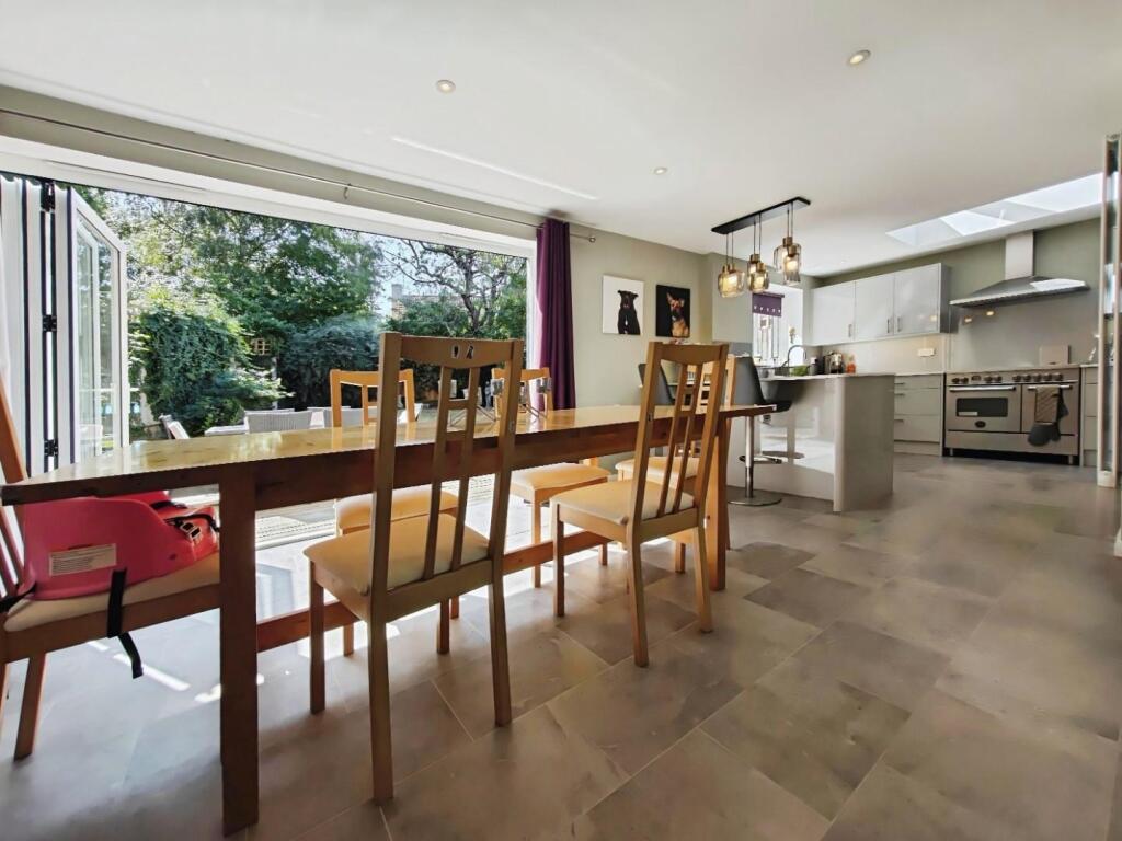 House in Wokingham, Emmbrook - View 5