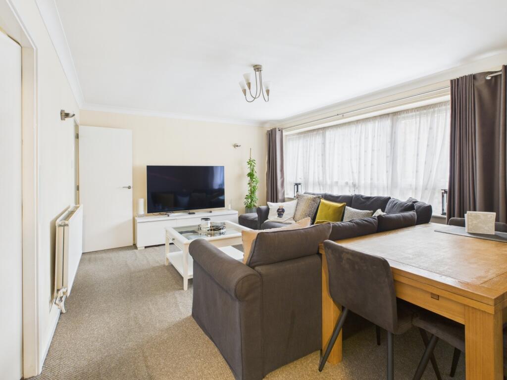 South Park, Gerrards Cross, Buckinghamshire, SL9 – další