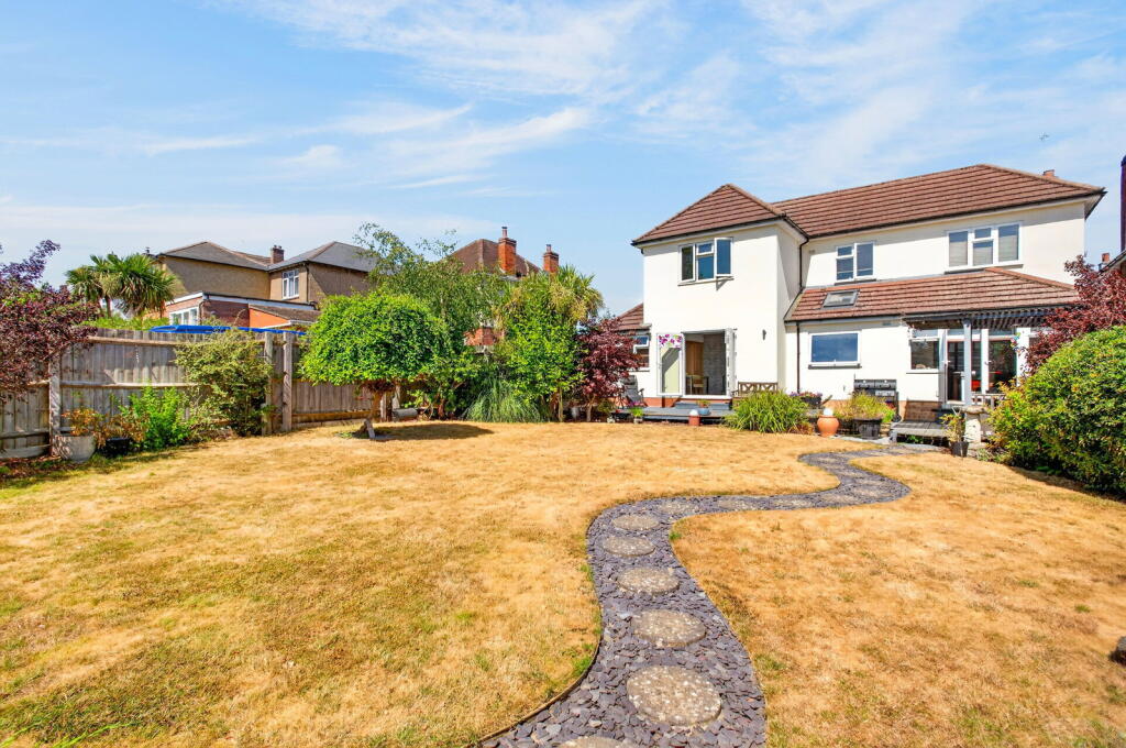 House in Kettering, North Northamptonshire - View 2