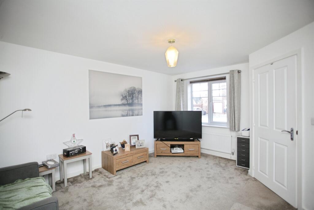 Aster Drive, Rugby photo 3