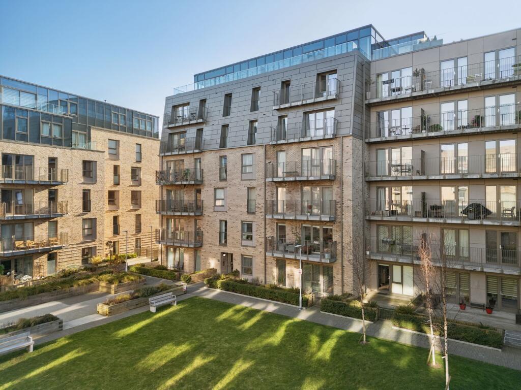 Main image of property: Flat 1, 17 Hughes Close, Canonmills, Edinburgh