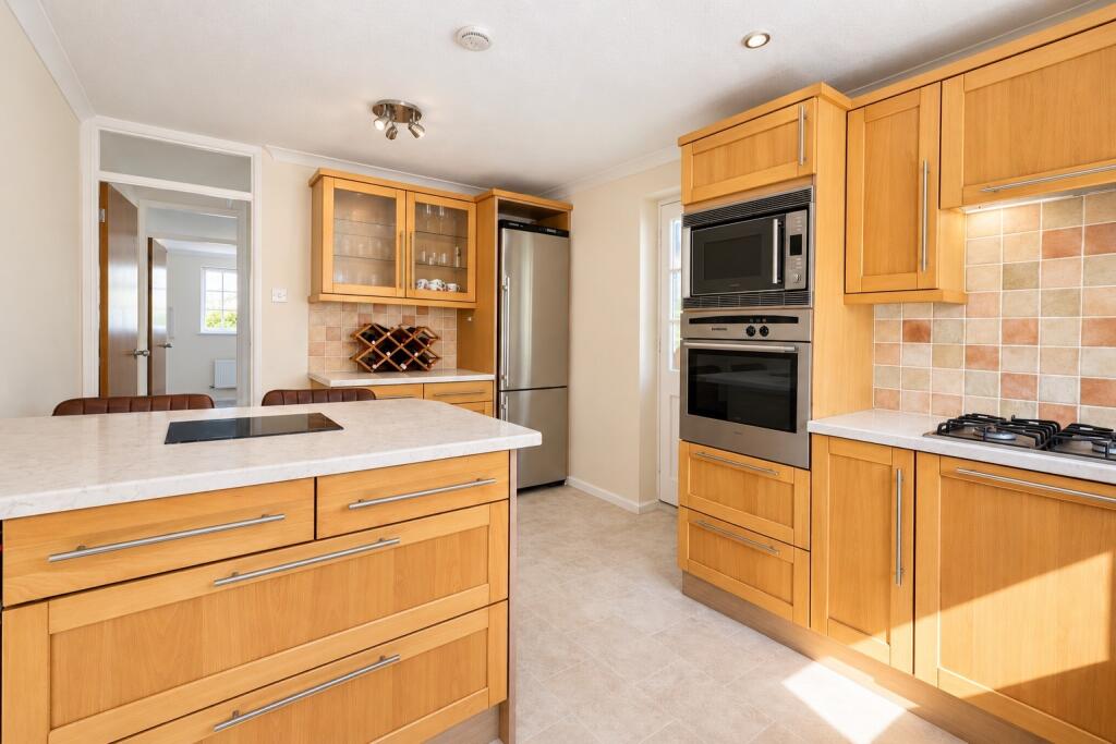 House in Newport - View 4