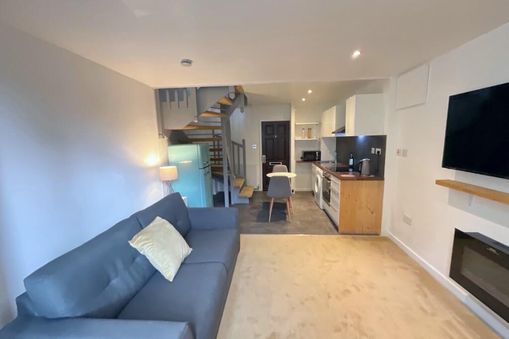 Apartment in Sheffield, South Yorkshire - View 2