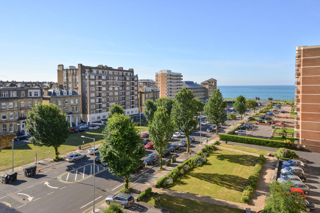 2-bed flat on Grand Avenue, Hove, BN3, £700,000
