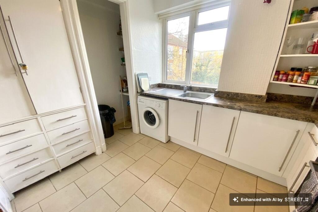 Apartment in Southampton - View 4