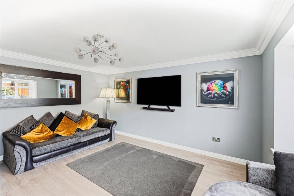 House in Southend-on-Sea - More