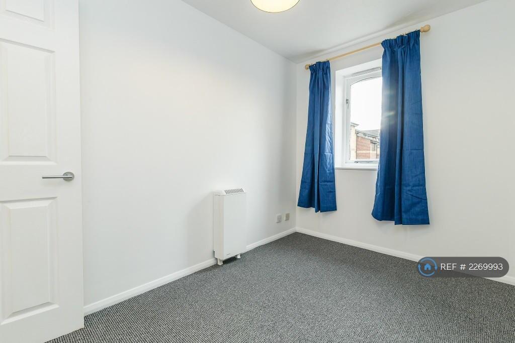Apartment in Ilford - More