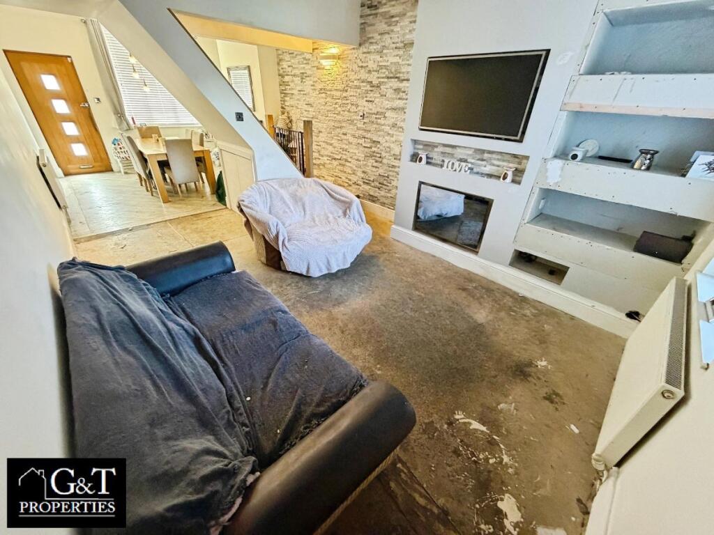 House in Dudley, Yewtree Hill - View 2