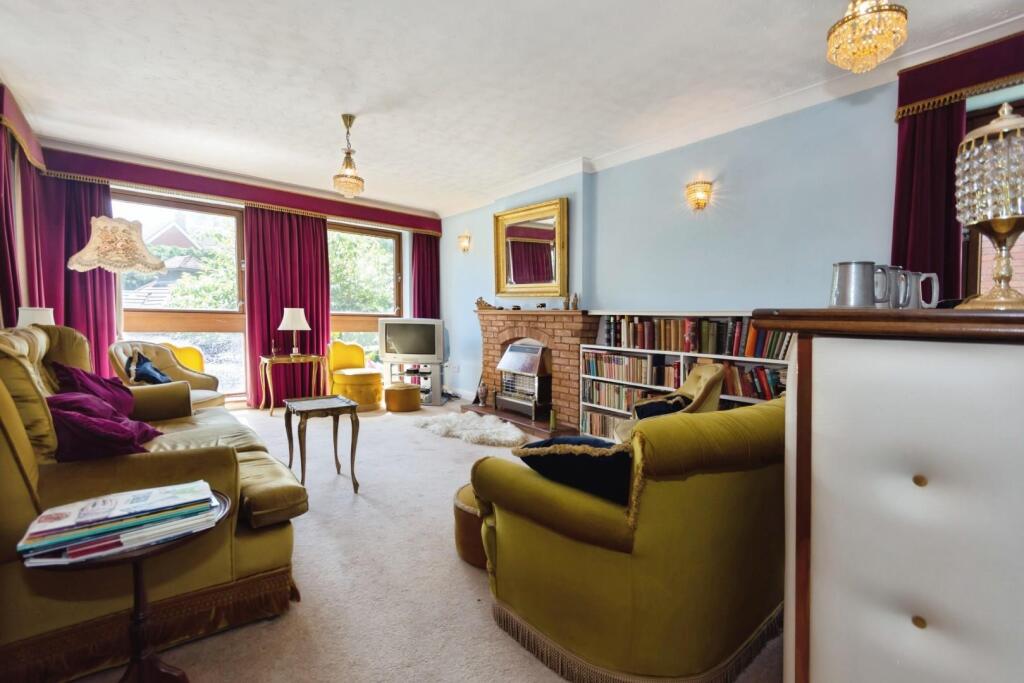 Apartment in Solihull, West Midlands - View 2