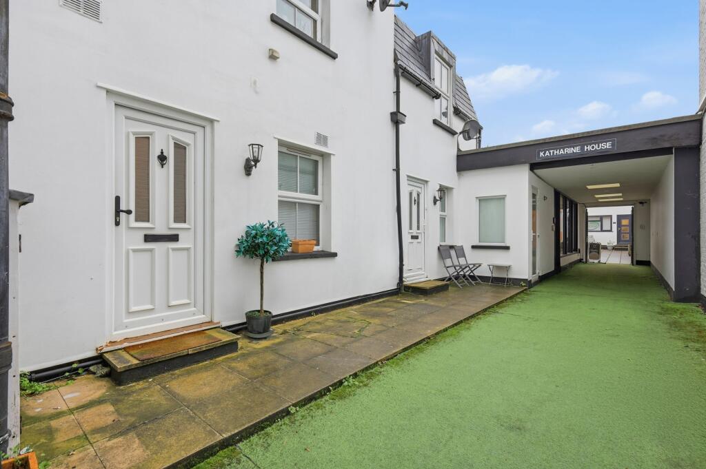 Main image of property: High Street, Northwood, HA6