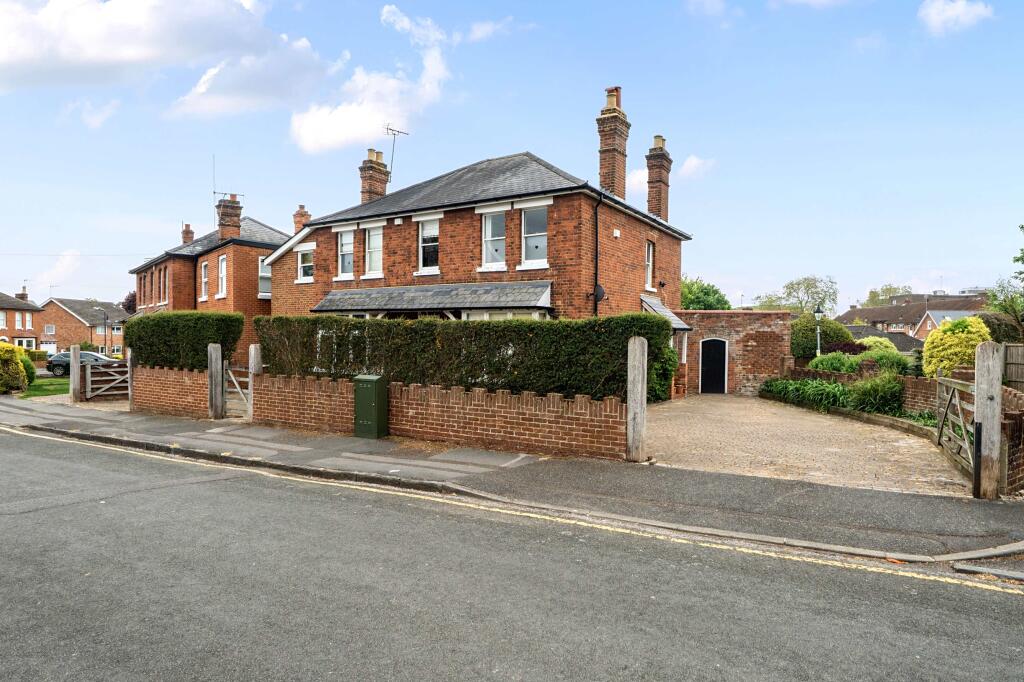 Main image of property: The Crescent, Maidenhead, SL6