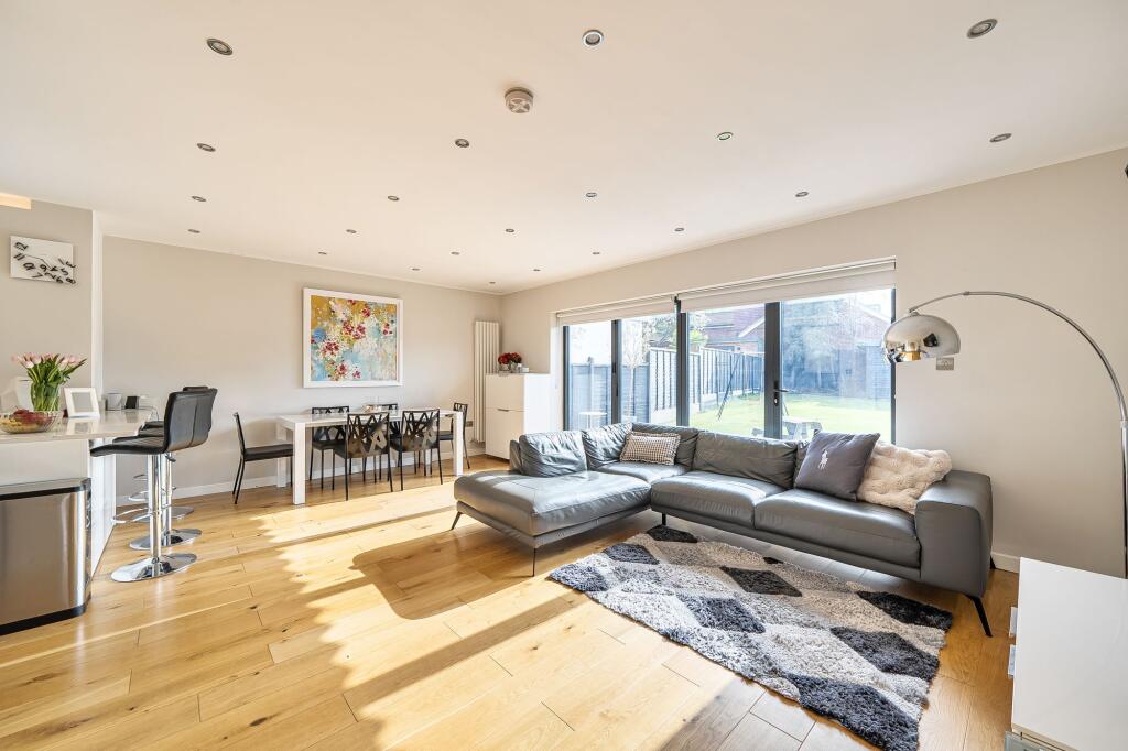 House in Sutton - More