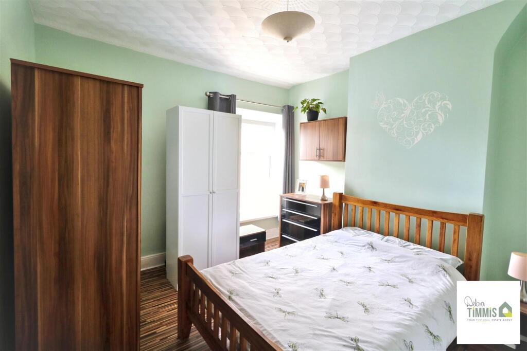 House in Stoke-on-Trent - More