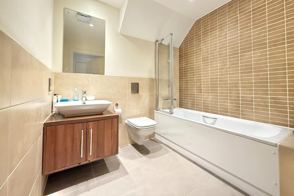 5 Gilman Court, Bishopstoke Park Retirement Village photo 4