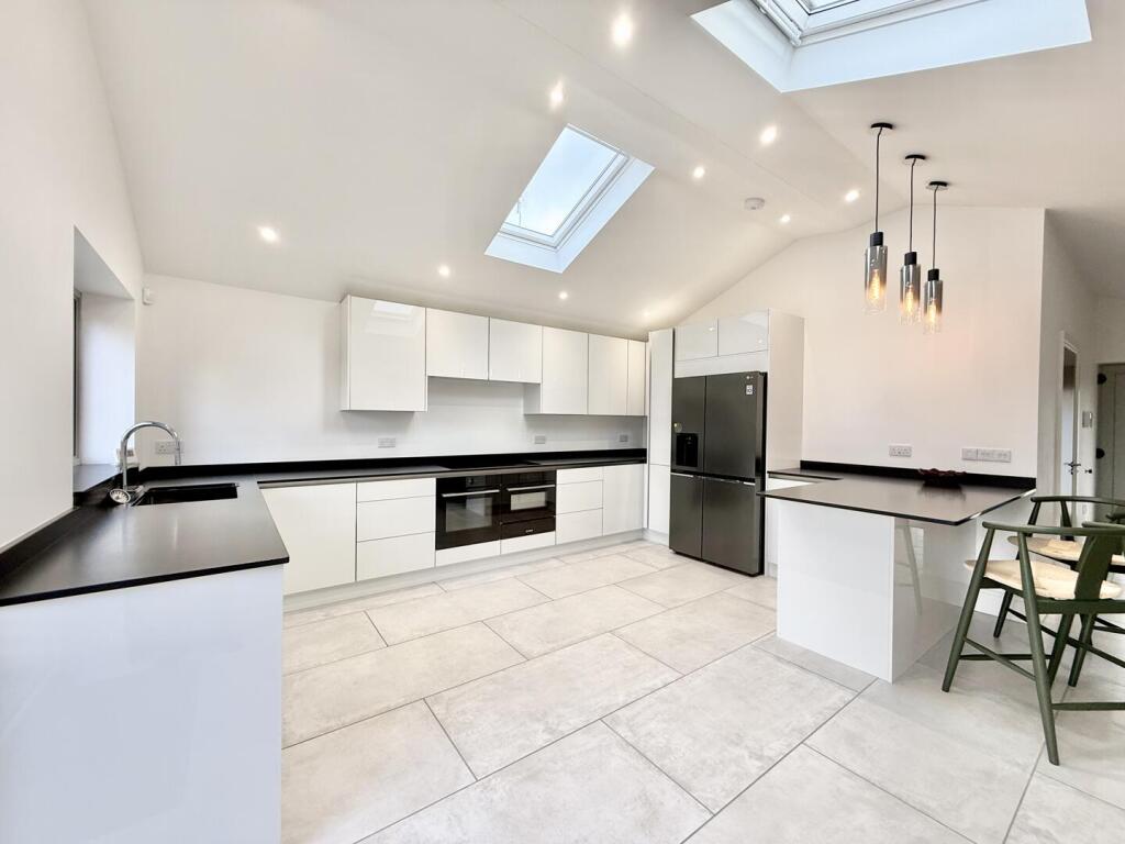 Braemar Drive, Highcliffe On Sea photo 2