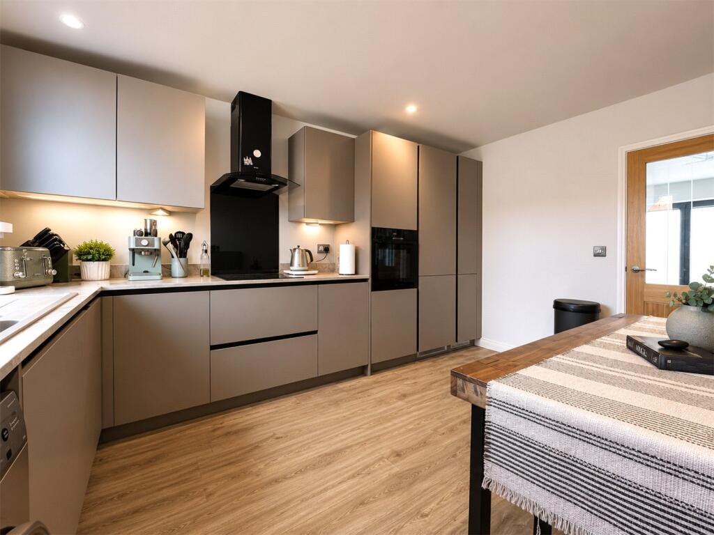 House in Lincoln - View 2