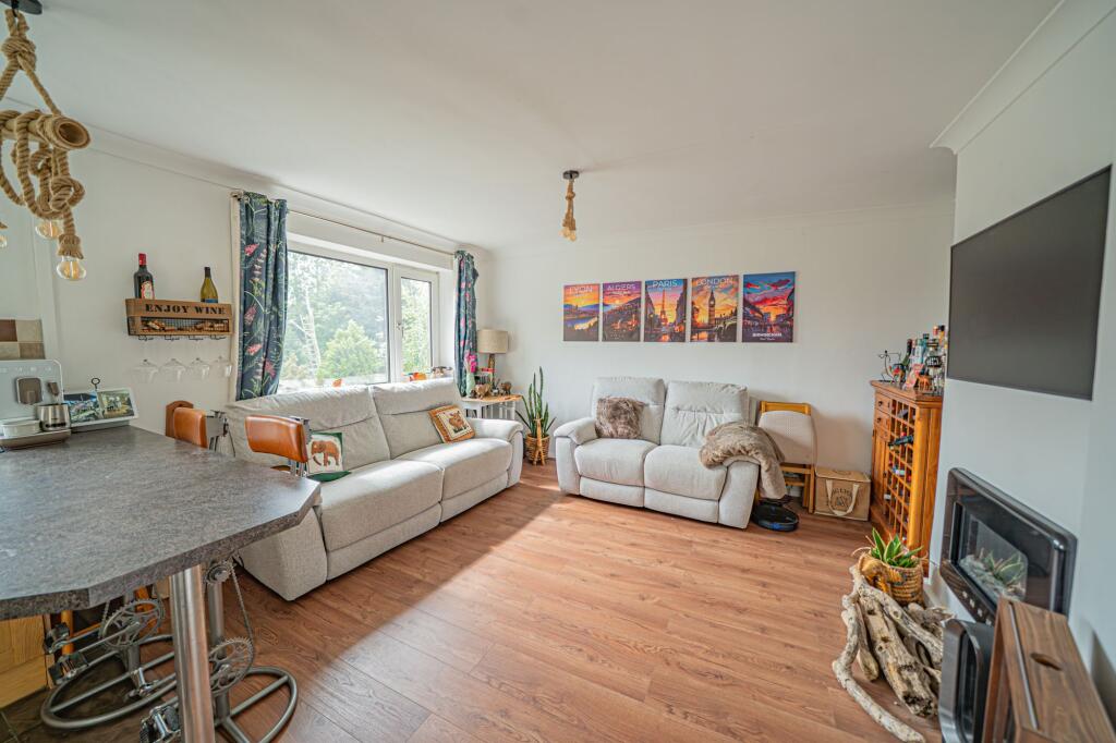 St. Johns Close, Knowle, B93 photo 4