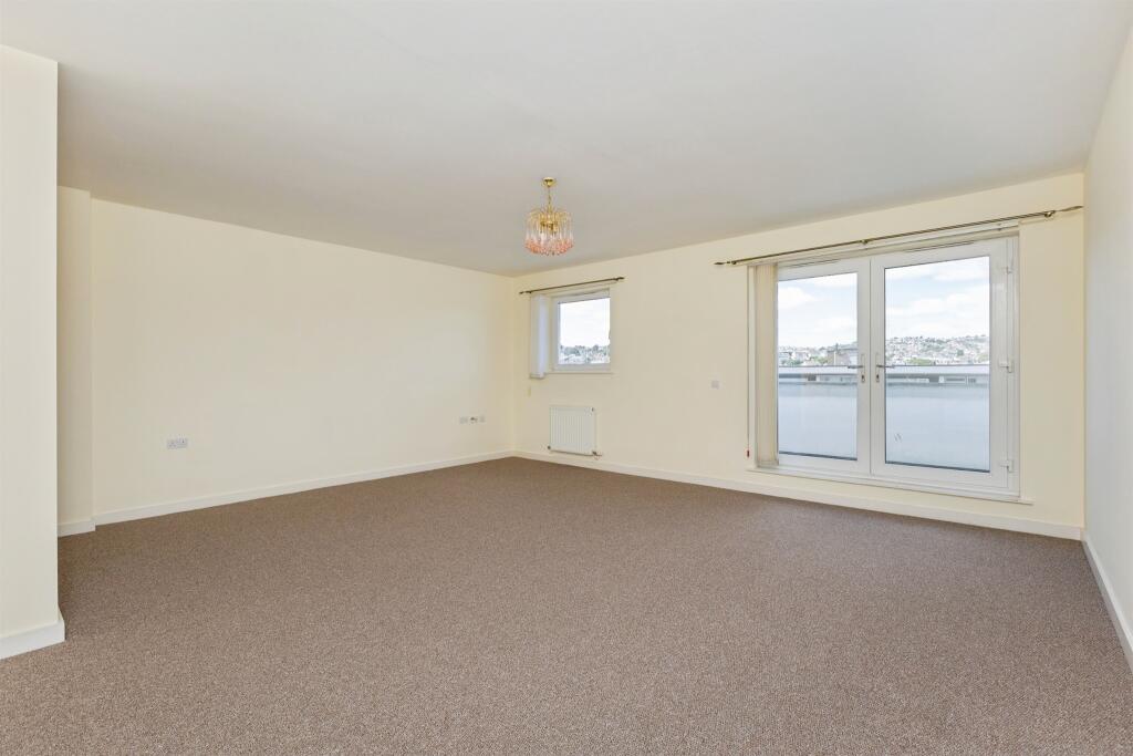 Apartment in Torquay, Torbay - More