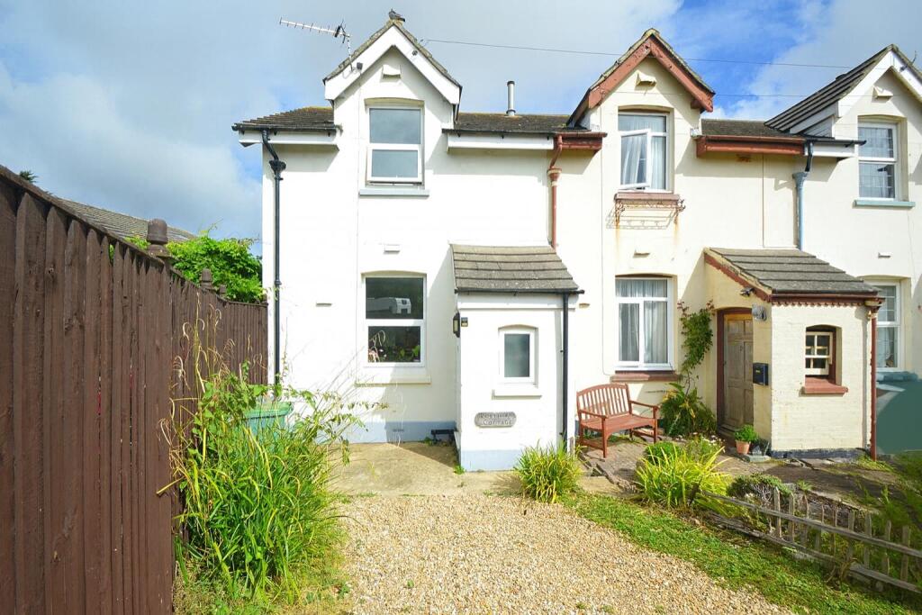 Main image of property: CHARMING CHARACTER COTTAGE * YAVERLAND