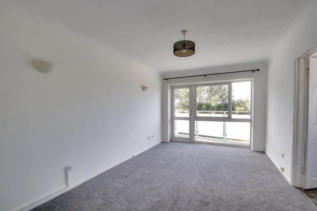 Apartment in Lancing - View 2