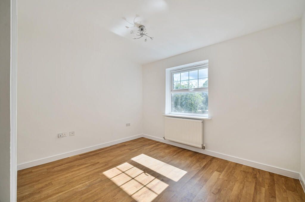 Apartment in Bromley - View 5