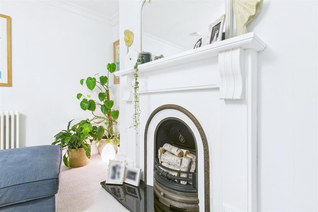 Elevated location with views across Clevedon photo 3