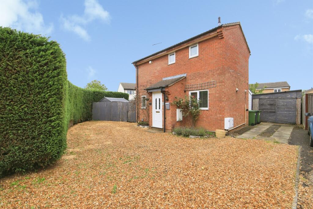 2-bed detached on Jasmine Way, Yaxley, Peterborough, £230,000