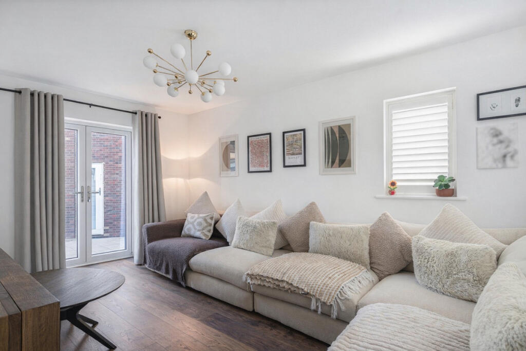 House in Vale of White Horse, Wellington Gate, Grove - View 4