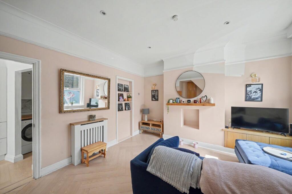 Chatsworth Road, Harrogate, North Yorkshire, HG1 photo 2