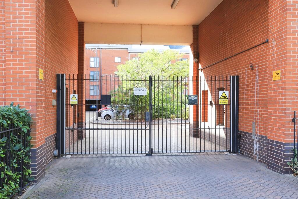 Apartment in Wolverhampton - View 2