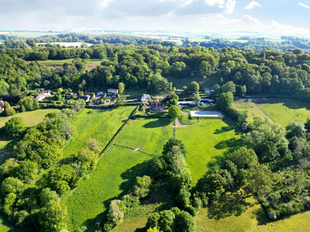 East Knoyle, Country House & Equestrian, 9 Acres. - More
