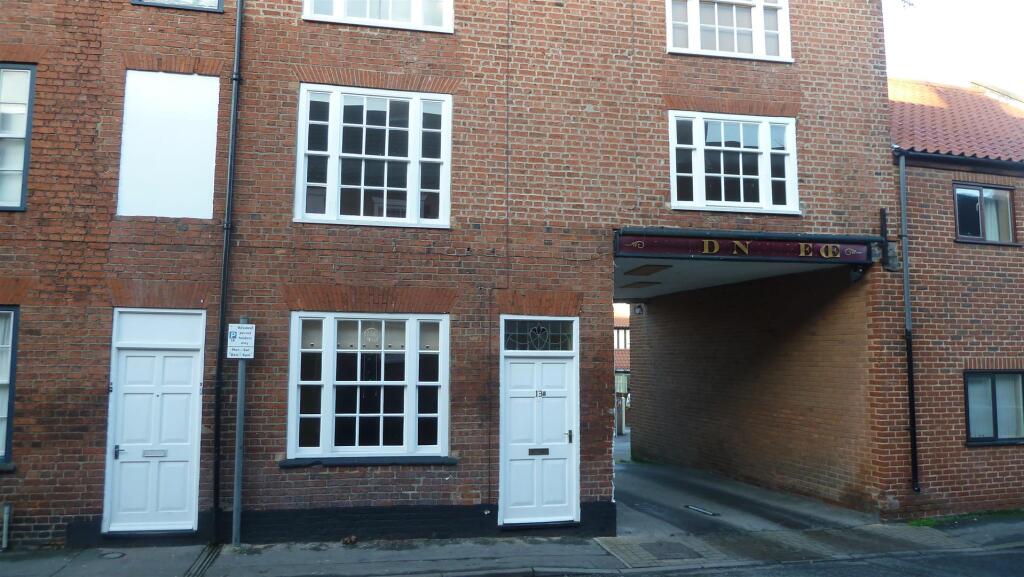 Main image of property: Kidgate, Louth