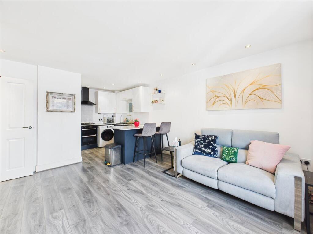 39 Coleridge Drive, Ruislip, HA4 8GT photo 4