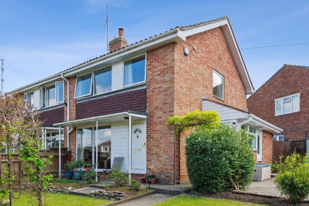 3-bed semi-detached on Newbury Street, Lambourn, Berkshire, RG17 8PG., £320,000