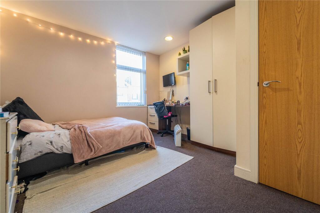6 bedroom house for rent