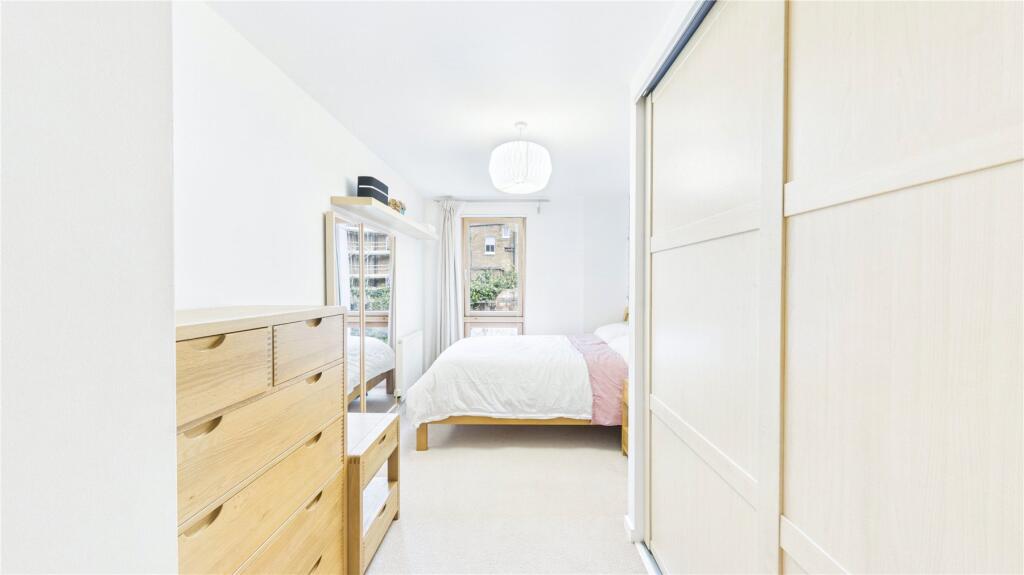 Apartment in London - More